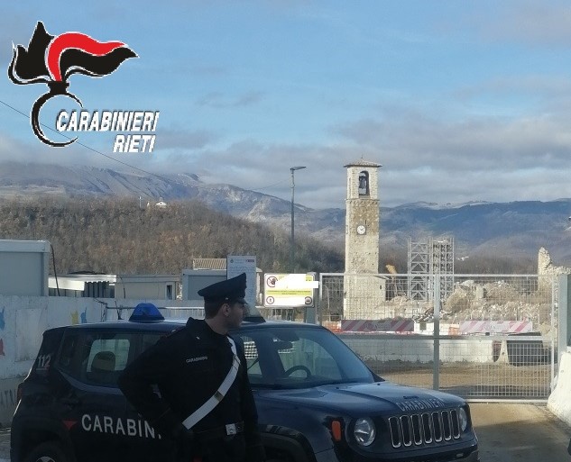 24enne arrestata al centro commerciale per rapina impropria, aggressione ai Carabinieri e possesso illecito di coltello