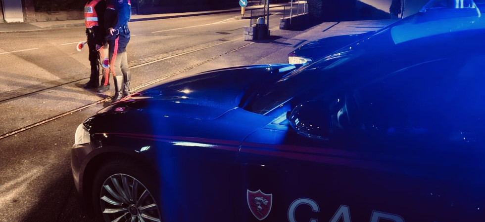Trova una carta prepagata e la usa per fare acquisti: denunciata dai carabinieri