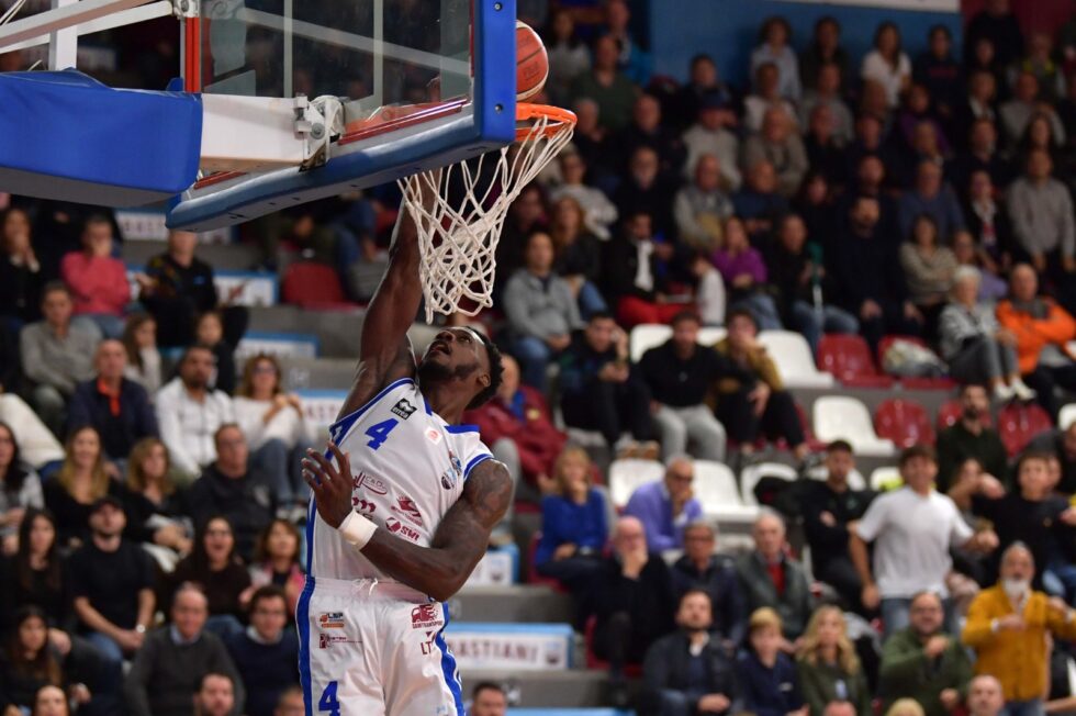 Sebastiani travolge Forlì: vittoria netta 90-60
