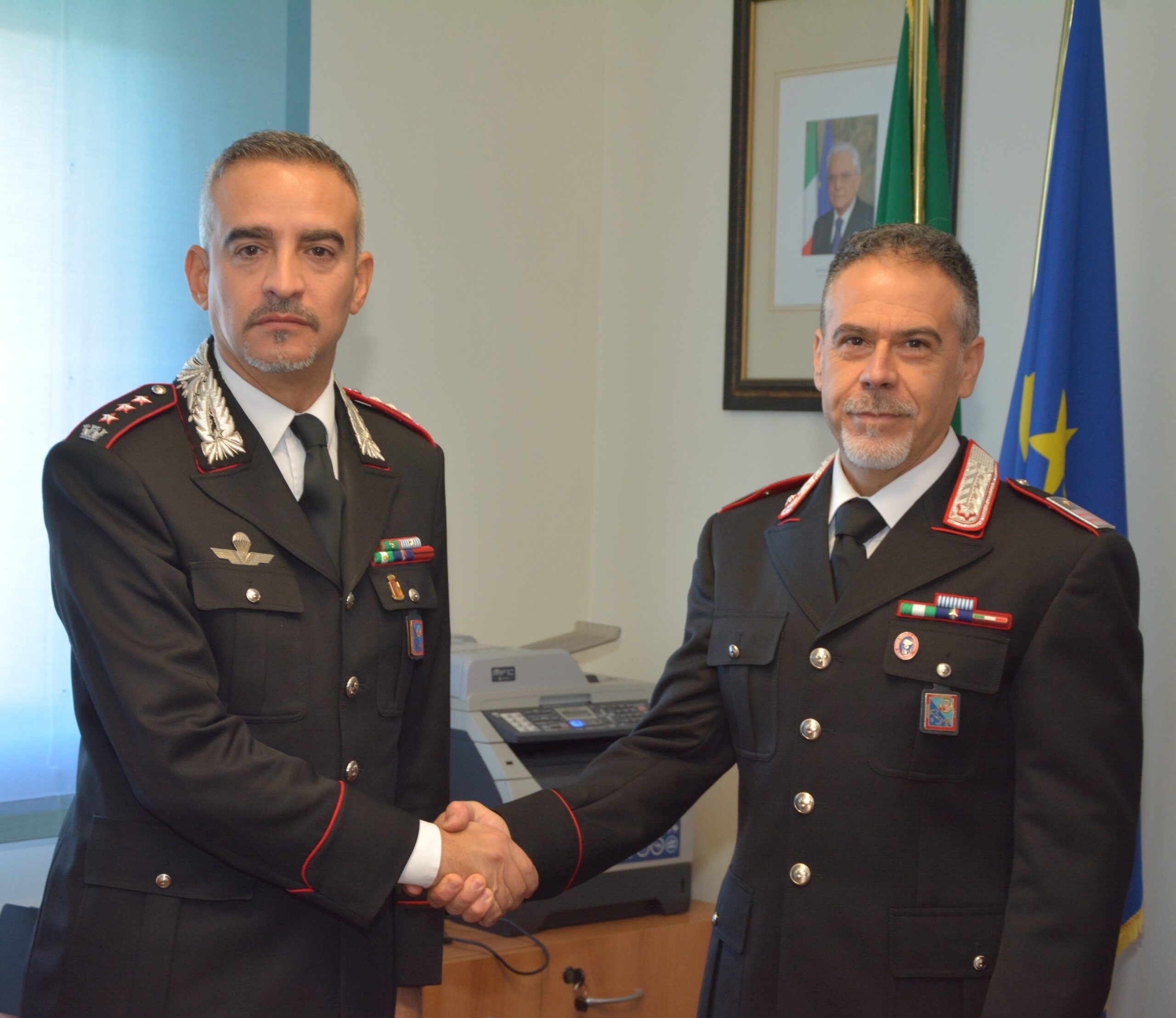 I Carabinieri festeggiano la promozione di un ispettore al grado di Luogotenente