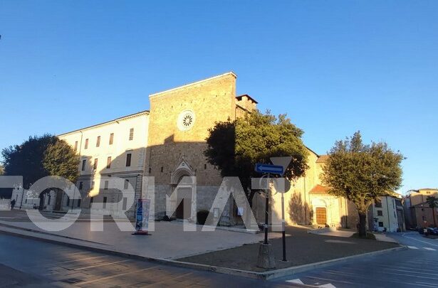 Ruba un portafoglio durante la Santa Messa a Sant’Agostino: 30enne denunciata dai carabinieri
