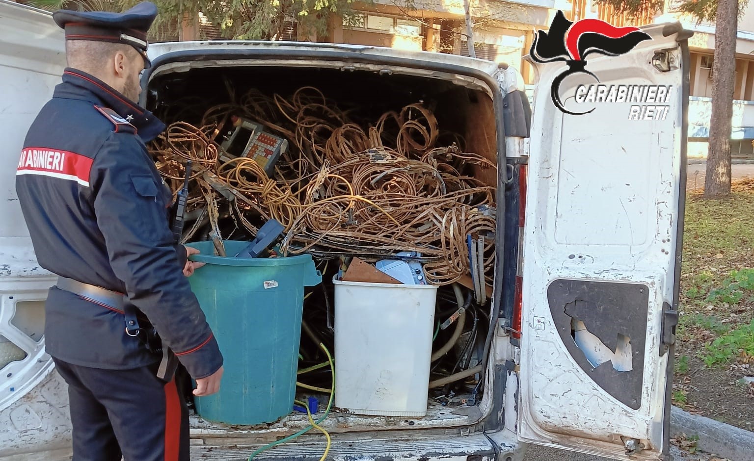 Furto di rame all’ex stabilimento Solsonica: Carabinieri arrestano sei persone, sequestrati 1.200 kg di cavi