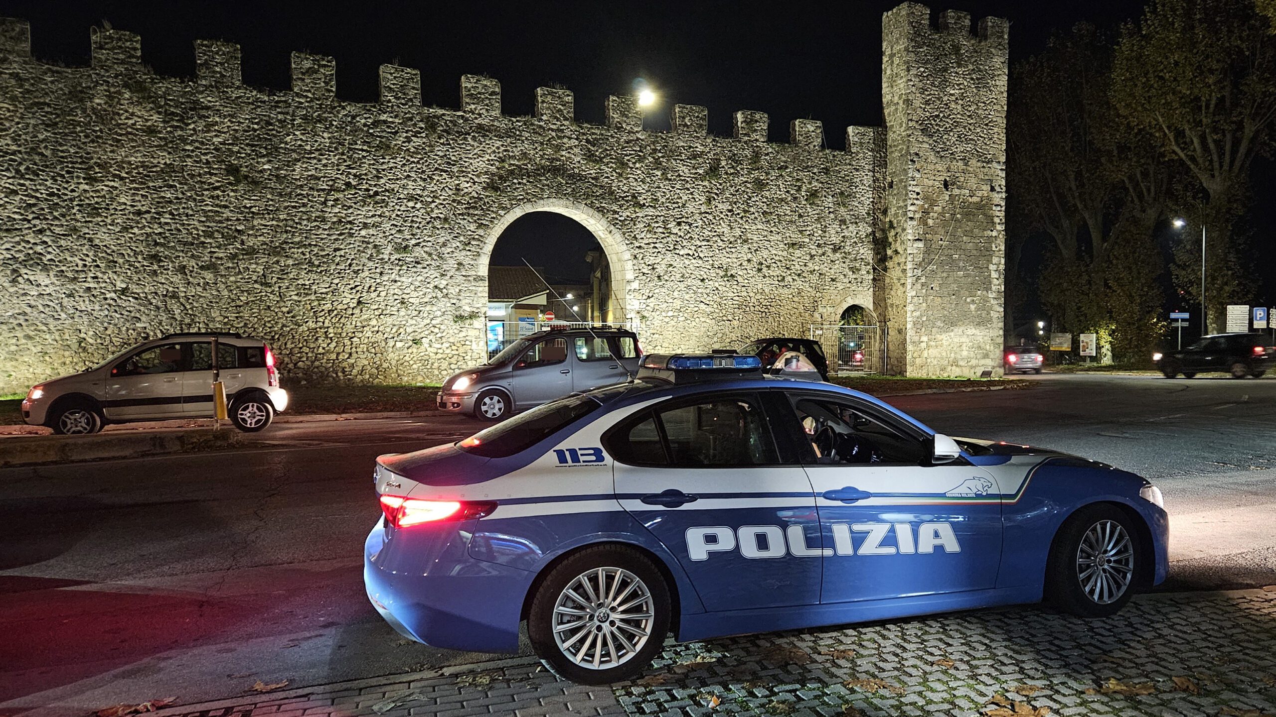 Palpeggia una donna sotto effetto dell’alcol, violenta rissa a Piazza Cavour: convalidati gli arresti per 4 persone