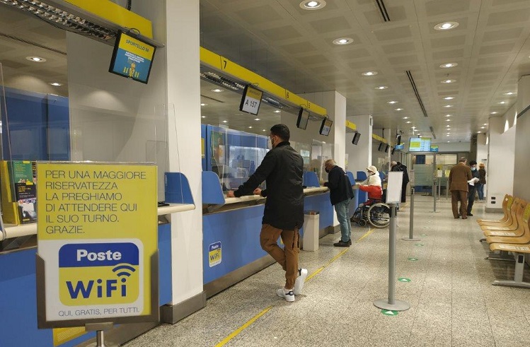 Diffidare di chiunque si qualifichi come “dipendente di Poste Italiane” richiedendovi denaro