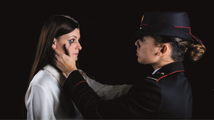 I Carabinieri arrestano un uomo per maltrattamenti in famiglia