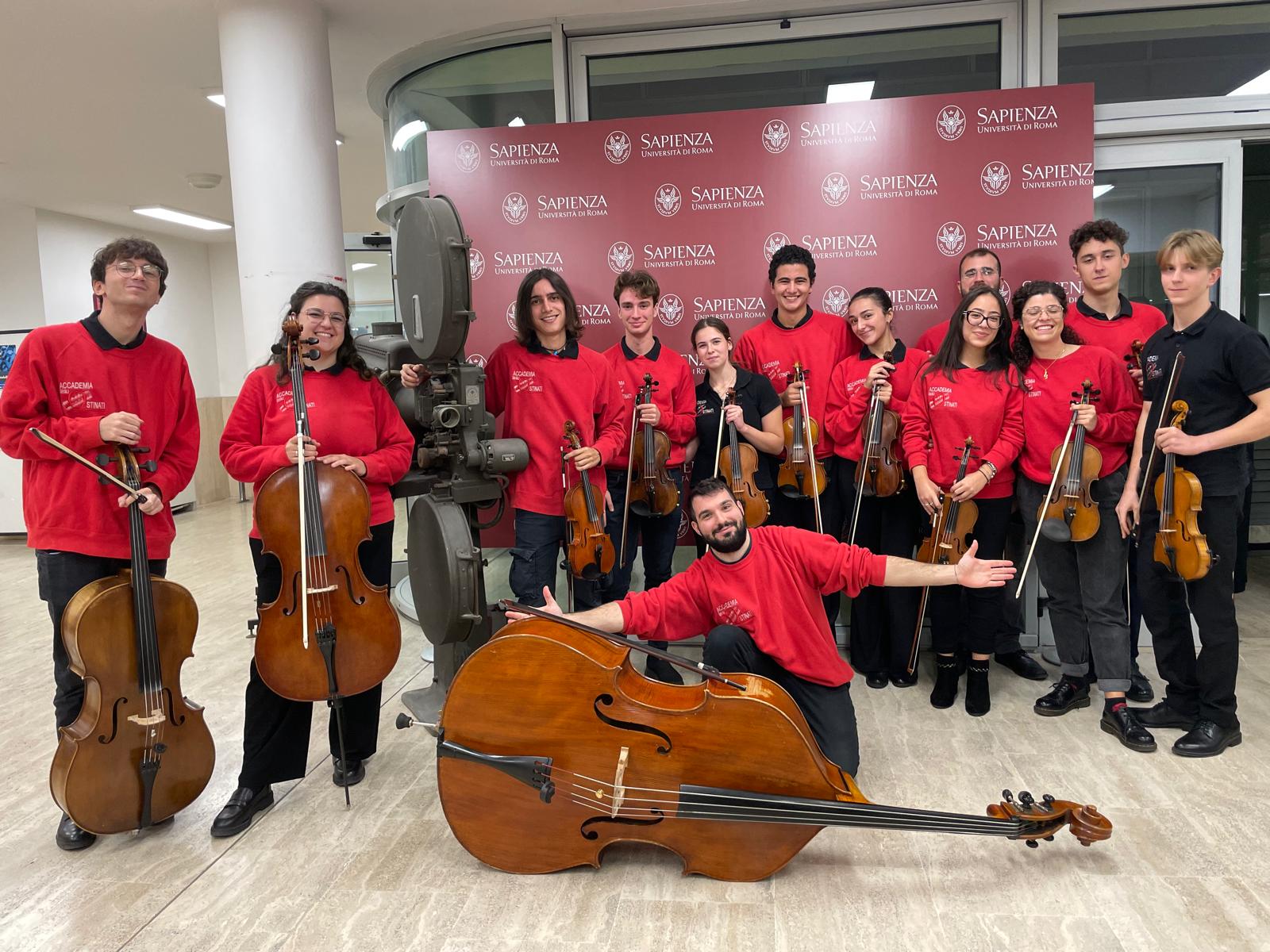 Concerto di Natale all’Alcli Giorgia e Silvia con l’Orchestra degli Ostinati