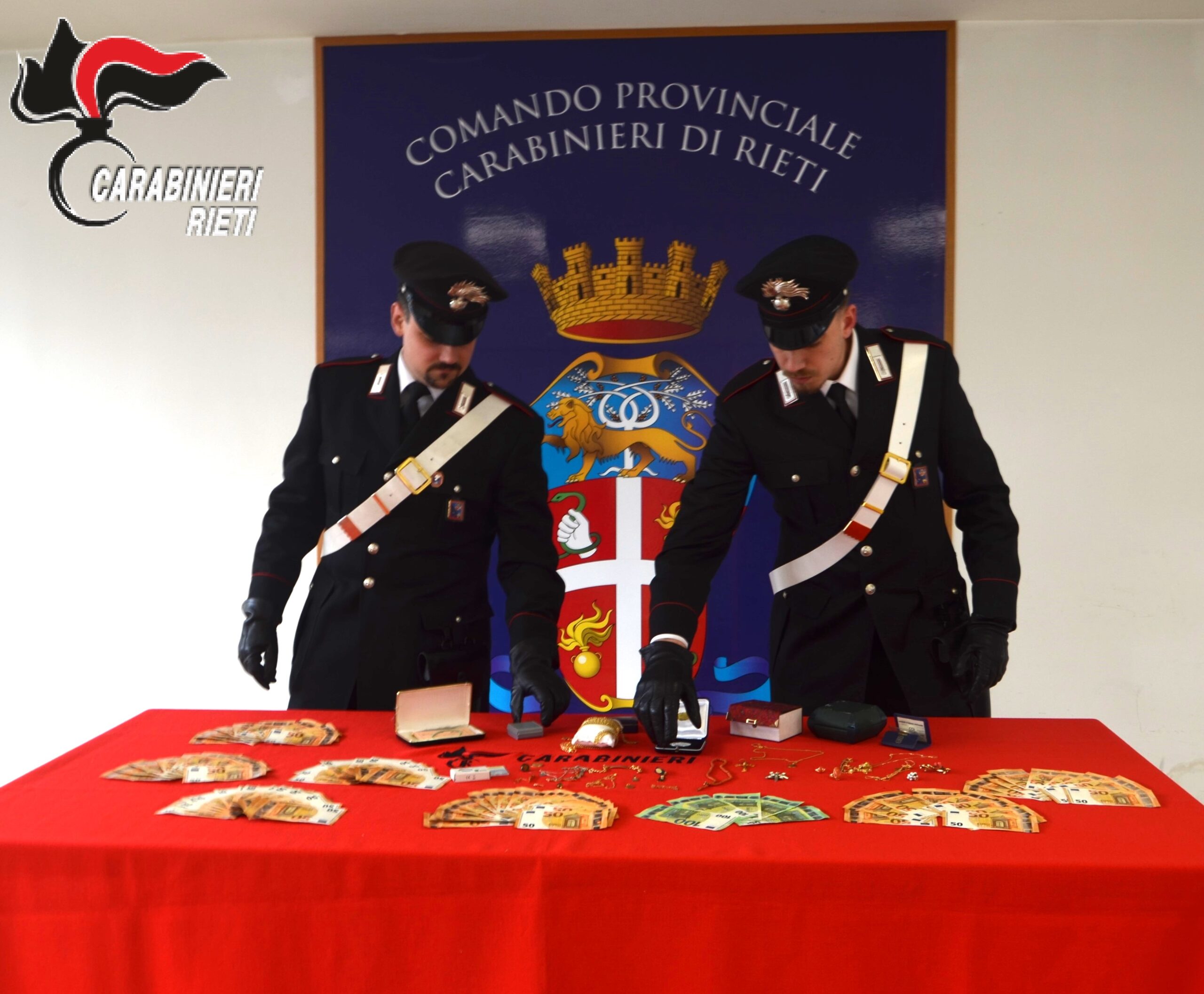 21enne si finge maresciallo dei Carabinieri e truffa un’anziana: recuperati contanti e gioielli per oltre 45 mila euro