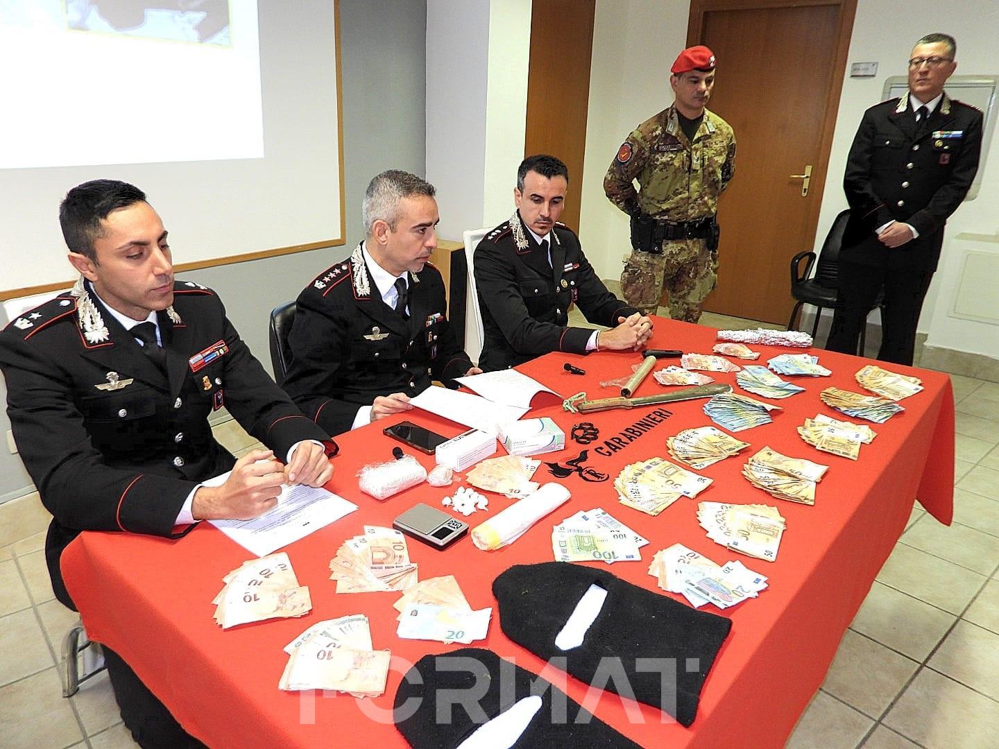 Rieti, blitz antidroga nei boschi di Casapenta: due arresti, sequestrati cocaina, armi e oltre 17 mila euro