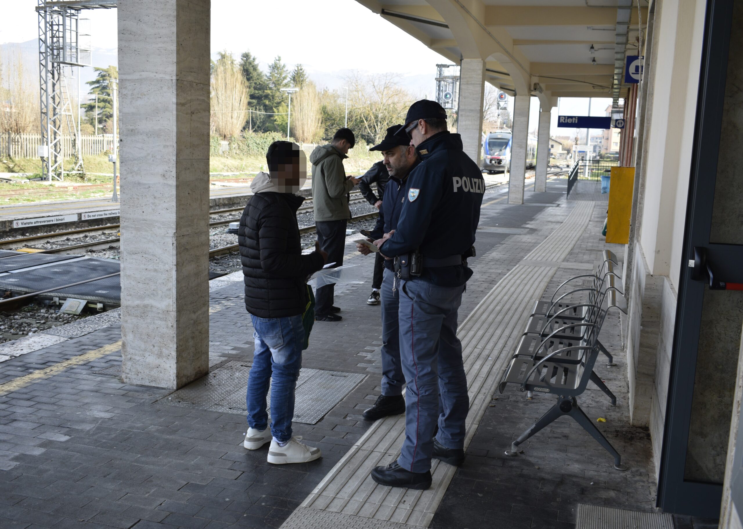 Sicurezza, controlli della Polizia di Stato alla Stazione Ferroviaria e luoghi di aggregazione