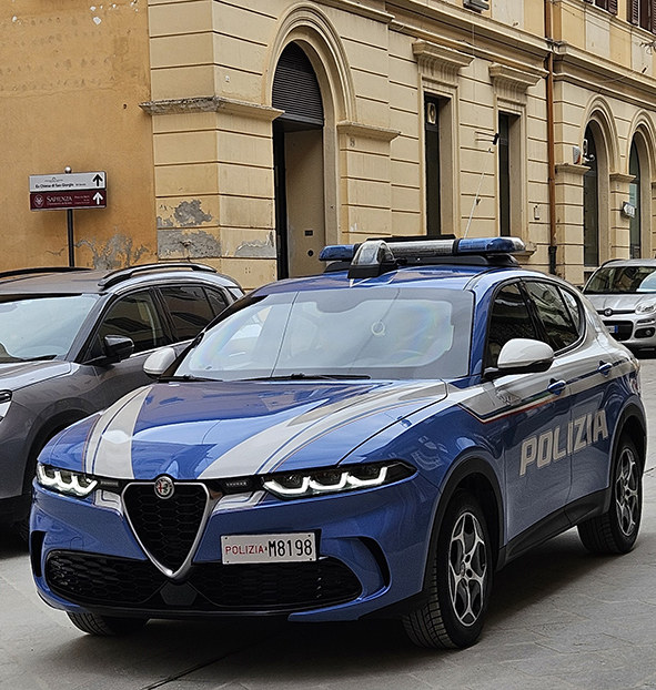 Ruba generi alimentari in un supermercato: denunciato dalla Polizia di Stato
