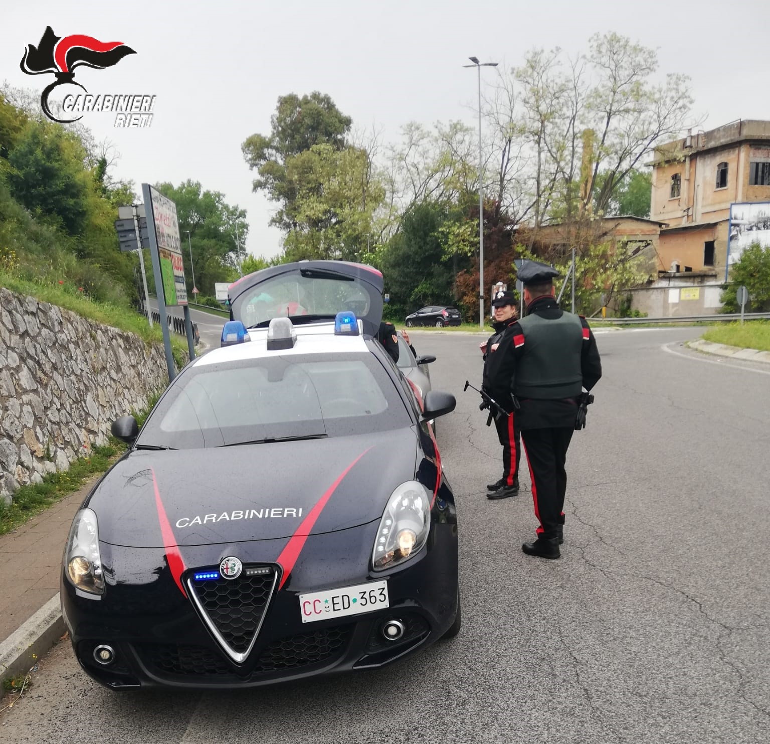 I Carabinieri arrestano un uomo che si aggirava nella stazione ferroviaria armato di un coltello