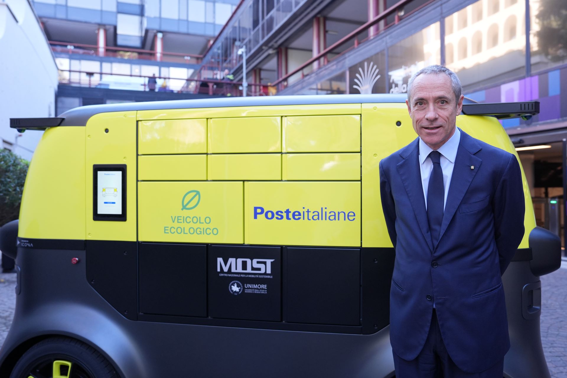 Il postino non suona più: Poste Italiane sperimenta il recapito con un robot