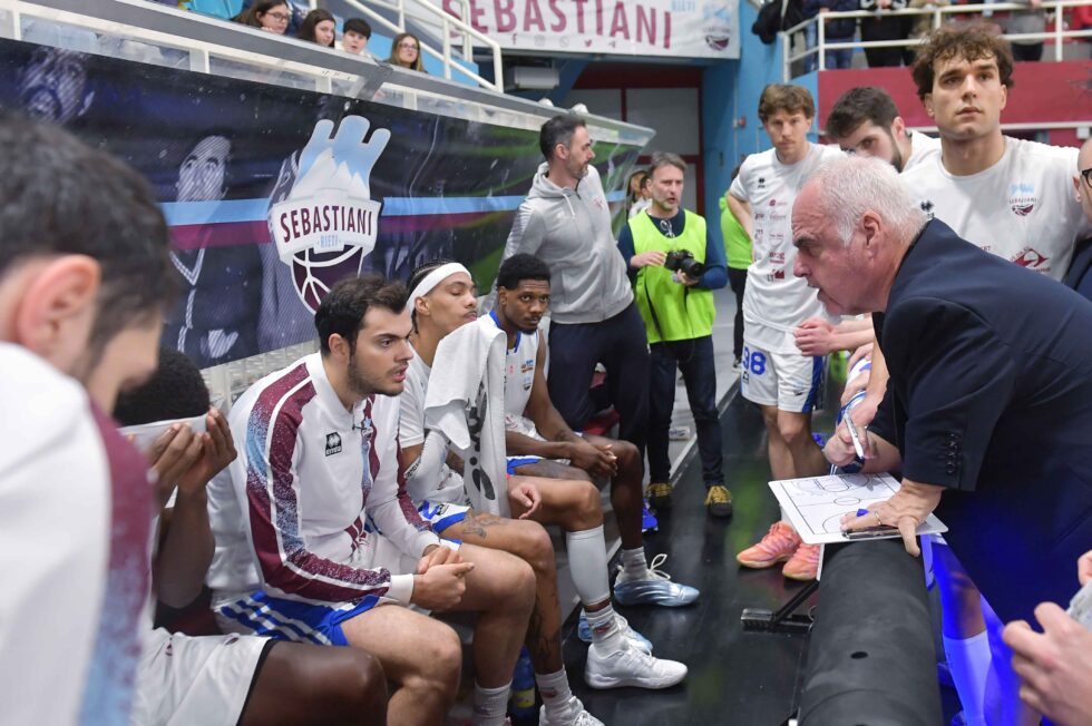 Sebastiani in trasferta al PalaDozza, Ciani: “Dovremo esternarci dall’ambiente”
