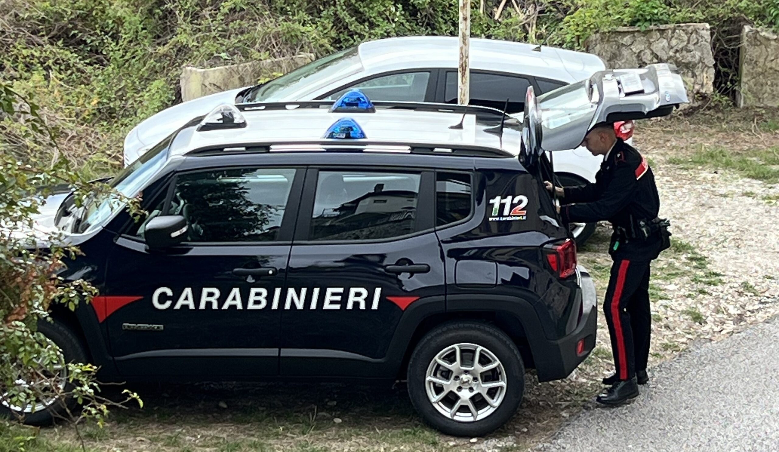 Nasconde la droga da vendere nel bagno di un esercizio pubblico