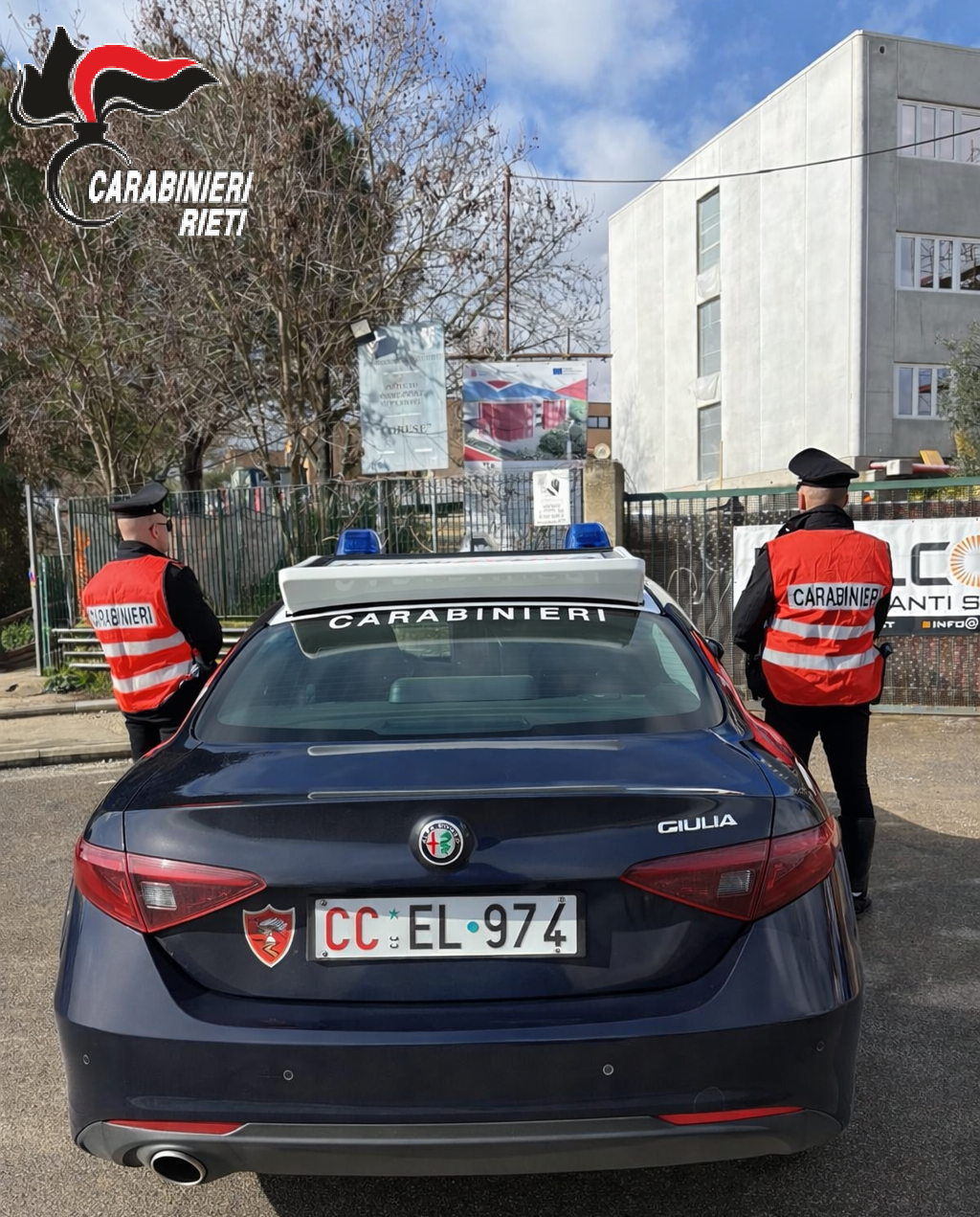 Controlli dei Carabinieri vicino alle scuole: arrestato uno studente minorenne per droga e sequestrato un tirapugni