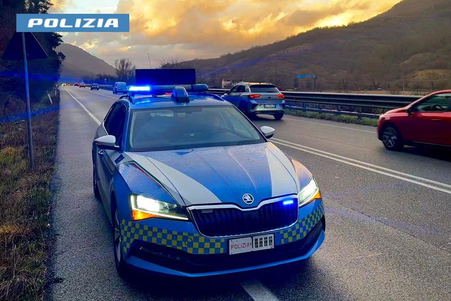 Accusa un malore in strada, anziano soccorso dalla Polizia di Stato