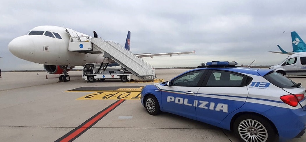 La Polizia di Stato esegue due espulsioni con accompagnamento presso l’aeroporto di Fiumicino