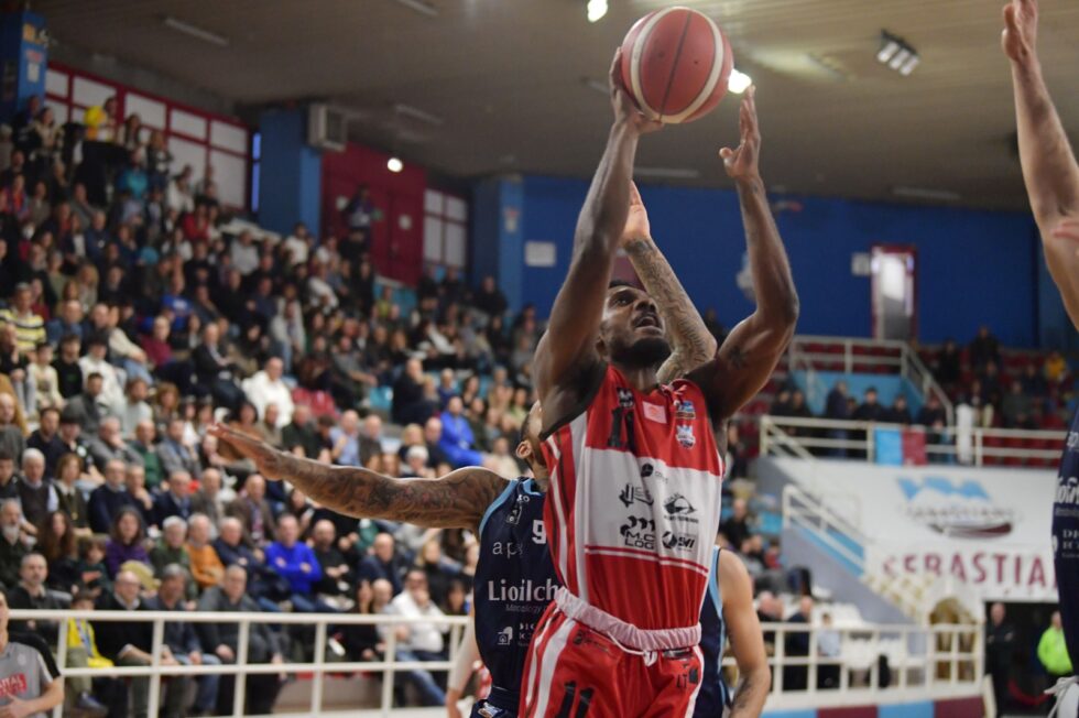 La Sebastiani batte 89-84 Roseto e si prende i due punti