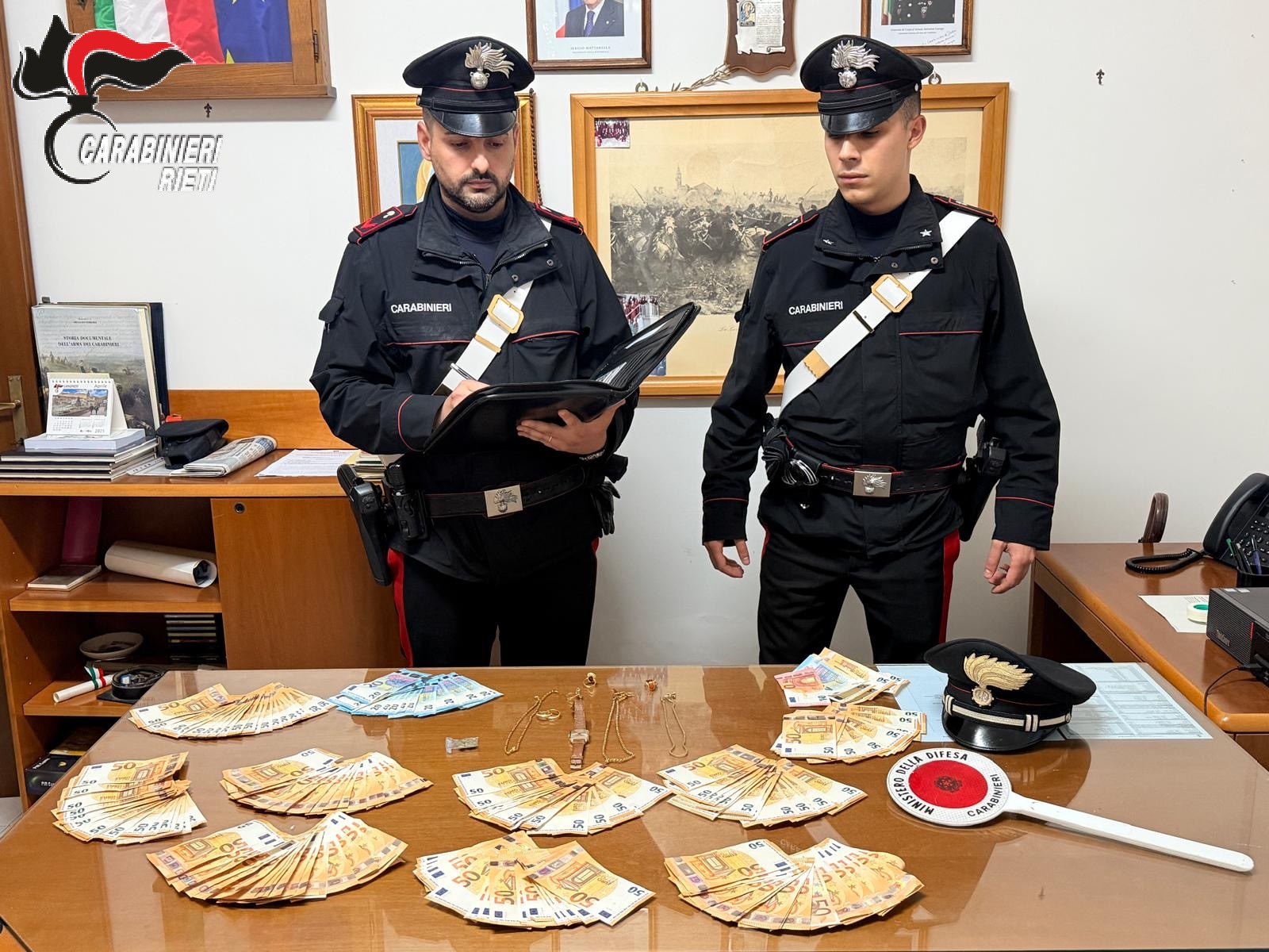 Truffano due anziane: i Carabinieri arrestano due persone e recuperano l’intero bottino