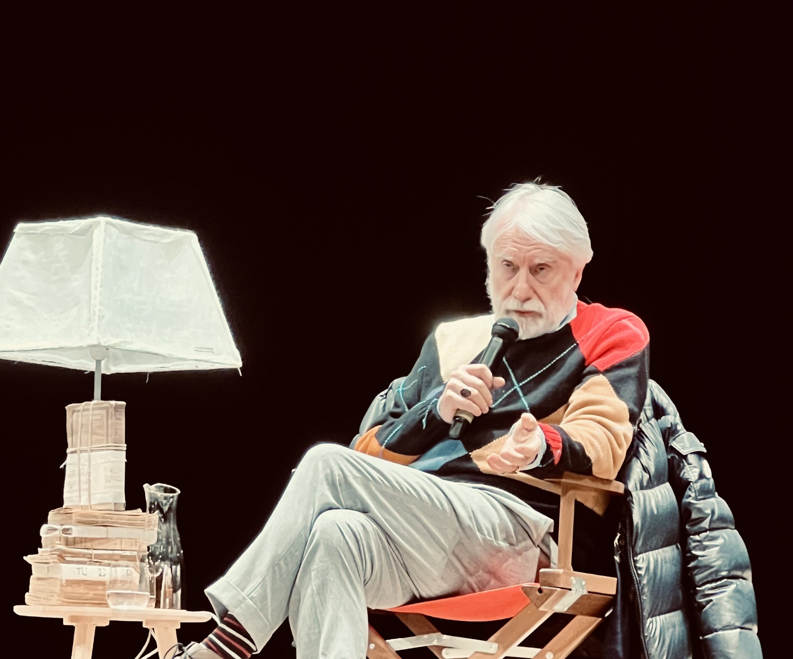 Ai giovani: “La libertà è la vostra conquista”. Incontro avvincente di Paolo Crepet con le classi dello Jucci