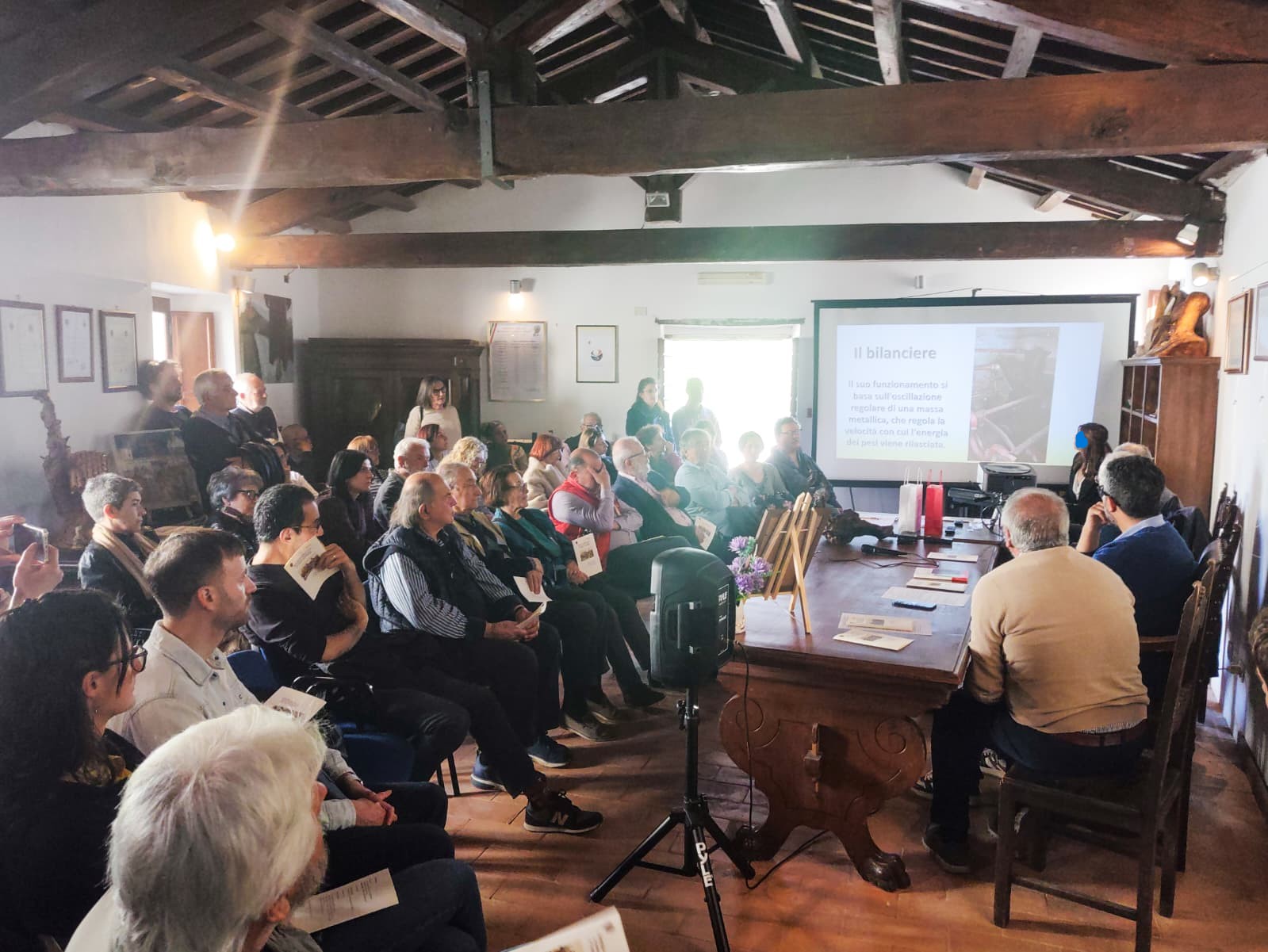 Posti in piedi per Greccio, le sue mura, il suo orologio