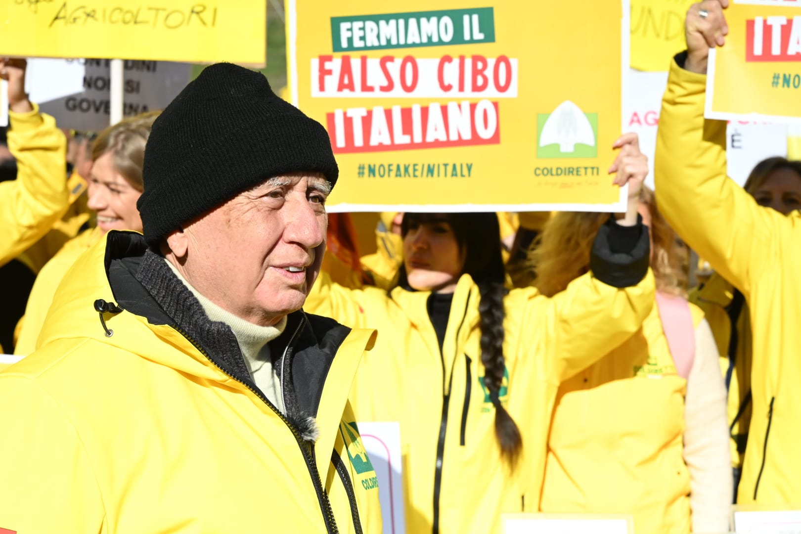 L’invasione silenziosa che ‘soffoca’il Made in Italy e ruba 20 mld agli agricoltori