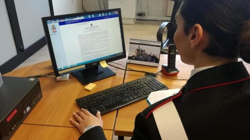 Tenta la “truffa del falso dipendente bancario” per quasi 50.000 euro: i Carabinieri denunciano un 26enne