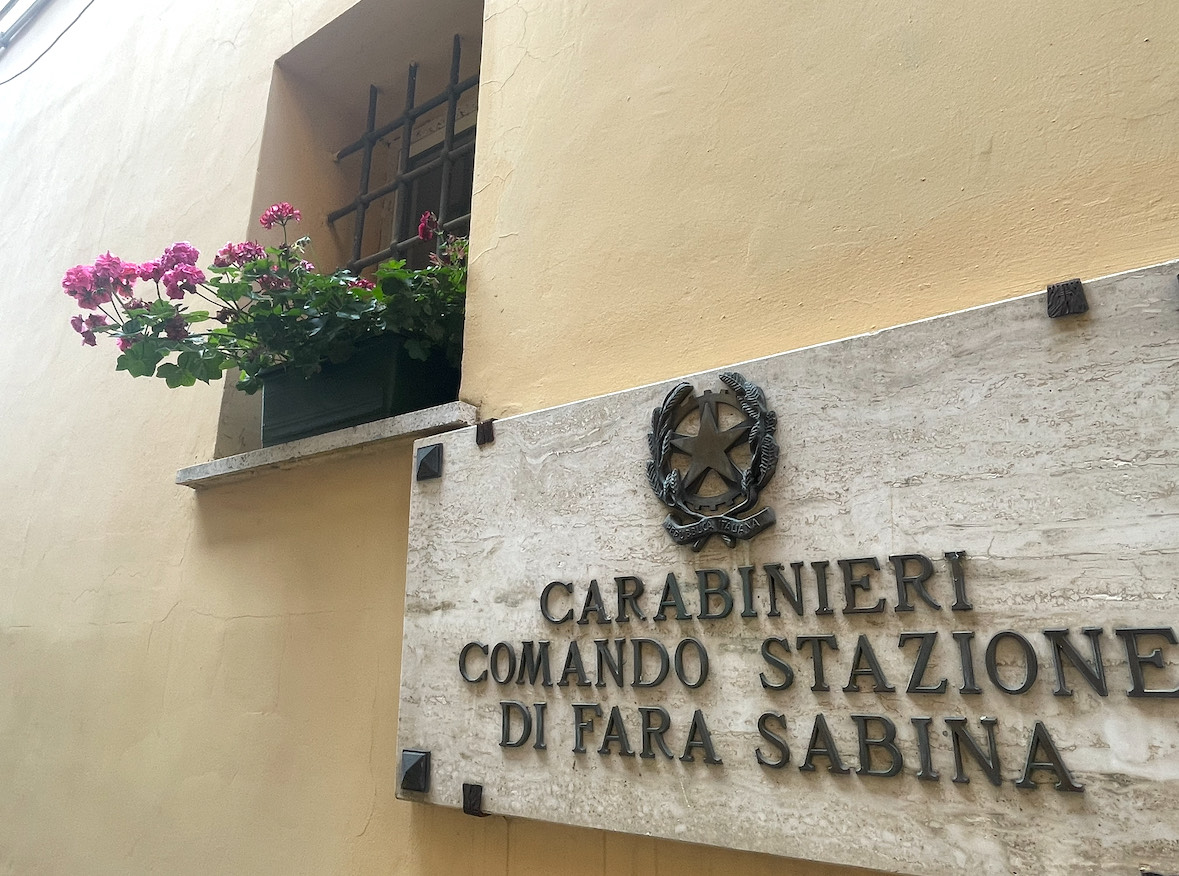 Forza un posto di controllo e semina il panico alla guida in stato di ebbrezza. Arrestato dai Carabinieri un 35enne