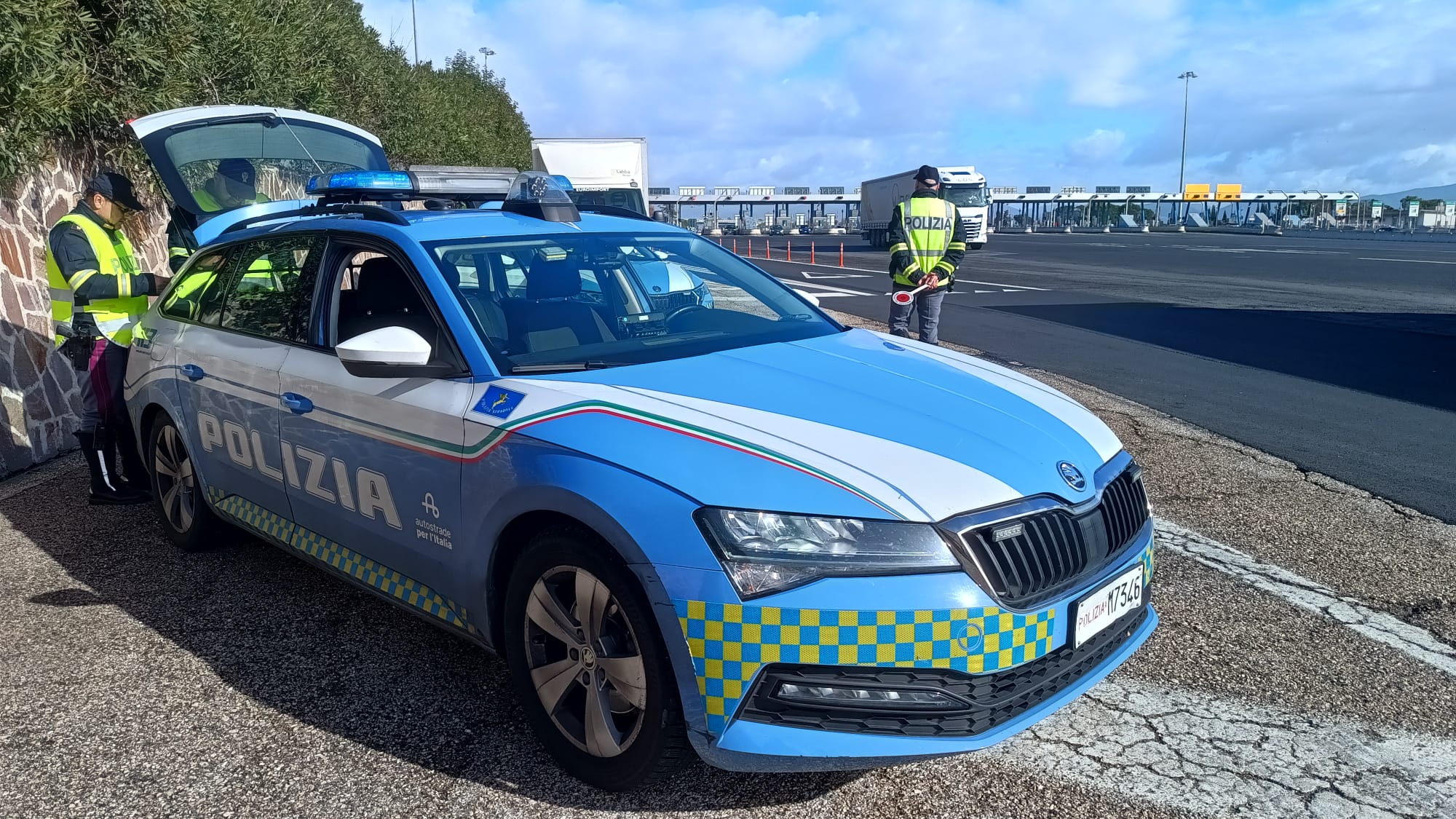  In Viaggio con uno zaino pieno di hashish arrestati dalla Polizia di Stato