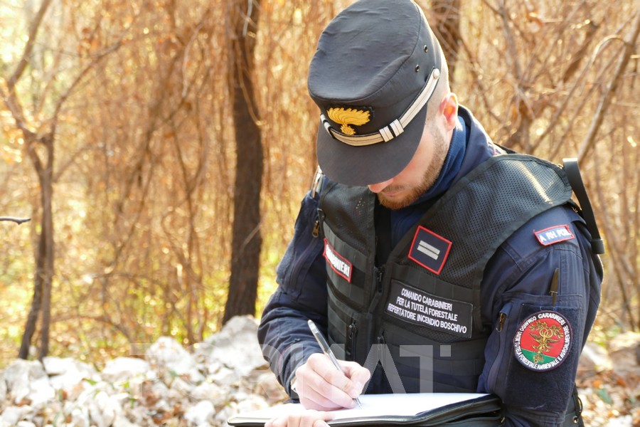 Controlli dei Carabinieri Forestali in un impianto di recupero rifiuti