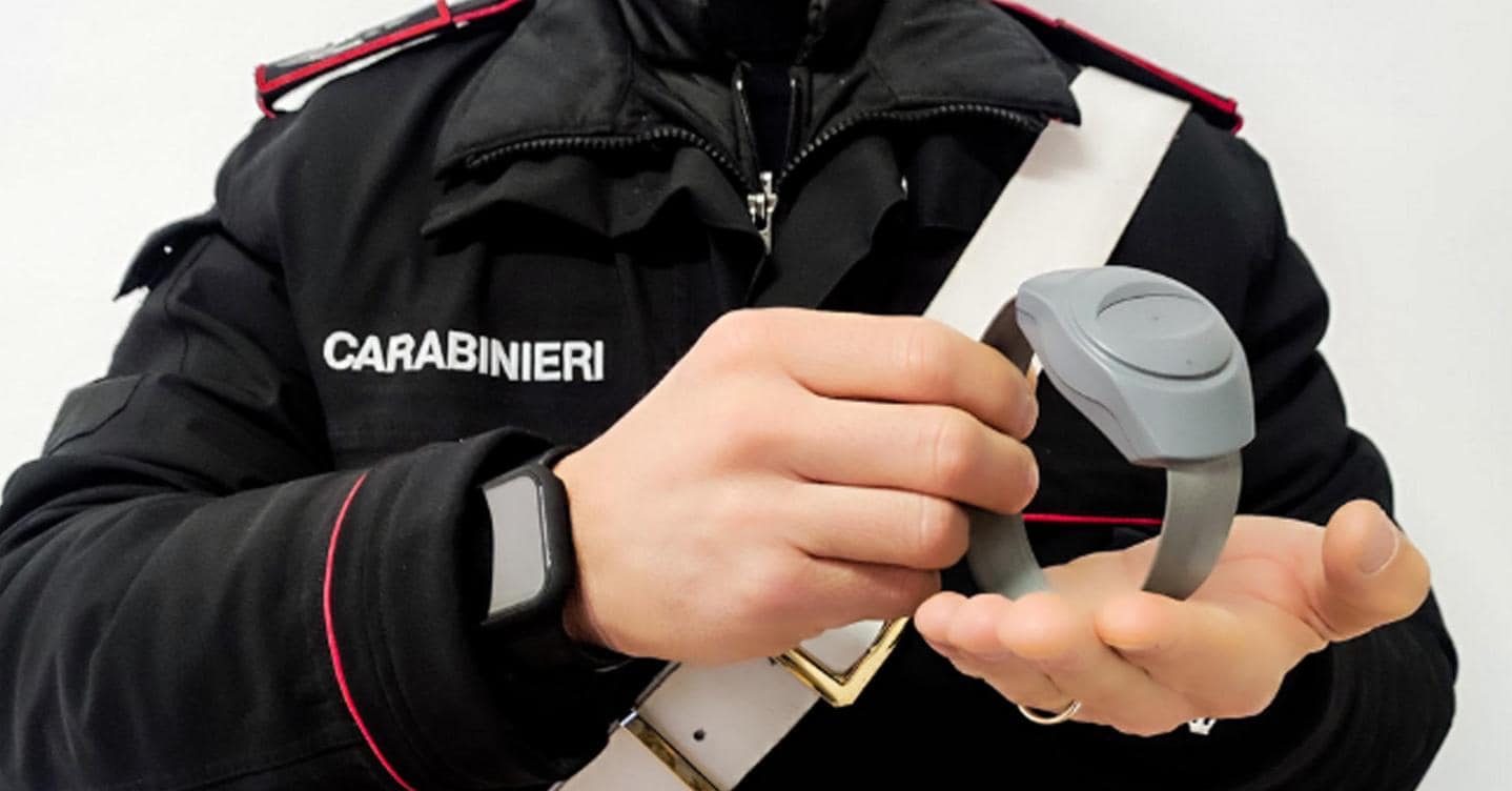 Danneggia il braccialetto elettronico: denunciato pensionato già noto per ripetute evasioni dai domiciliari