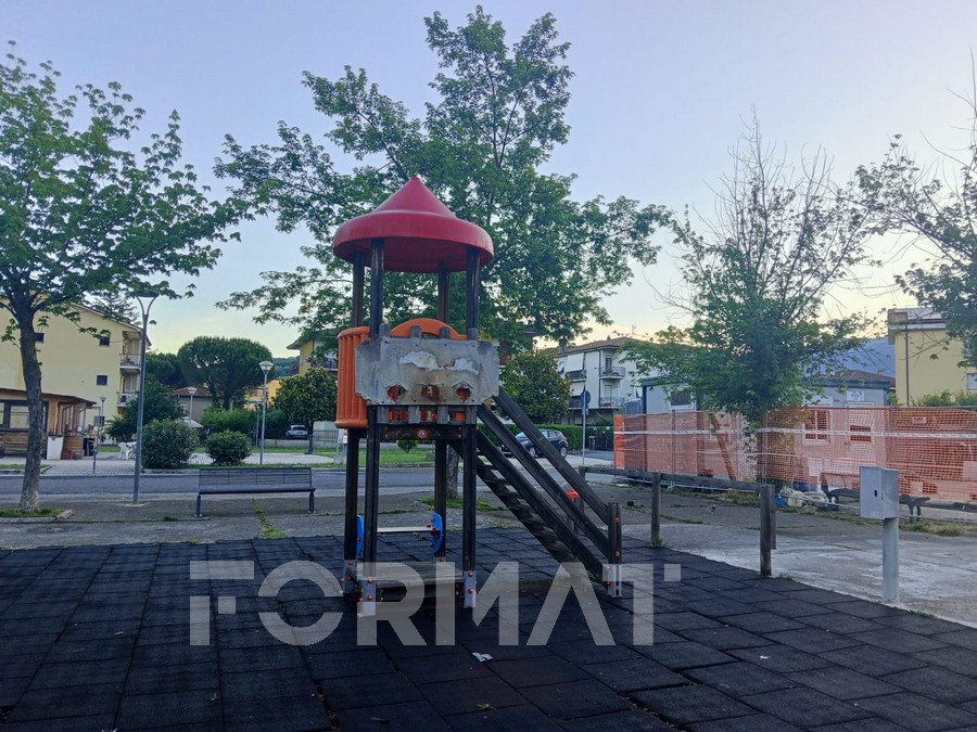 Piazza Tevere, la segnalazione: “Un quartiere che sta morendo tra degrado e abbandono”