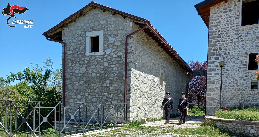 Minacce con fucile da caccia Minacce con fucile da caccia
