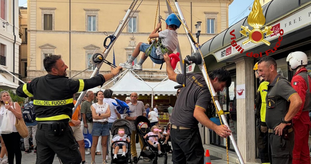 Vigili del Fuoco alla Fiera Mondiale Peperoncino (5)