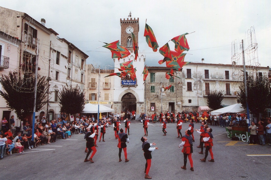 Gli sbandieratori di Borgo Velino in tournée a Zagabria e Sarajevo