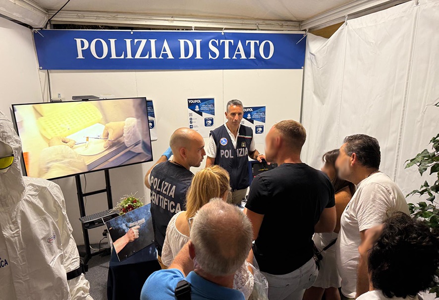stand polizia di stato Fiera Mondiale del Peperoncino stand polizia di stato Fiera Mondiale del Peperoncino