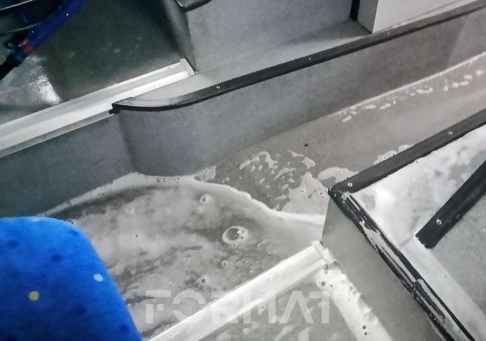 “Attenzione, si scivola!”