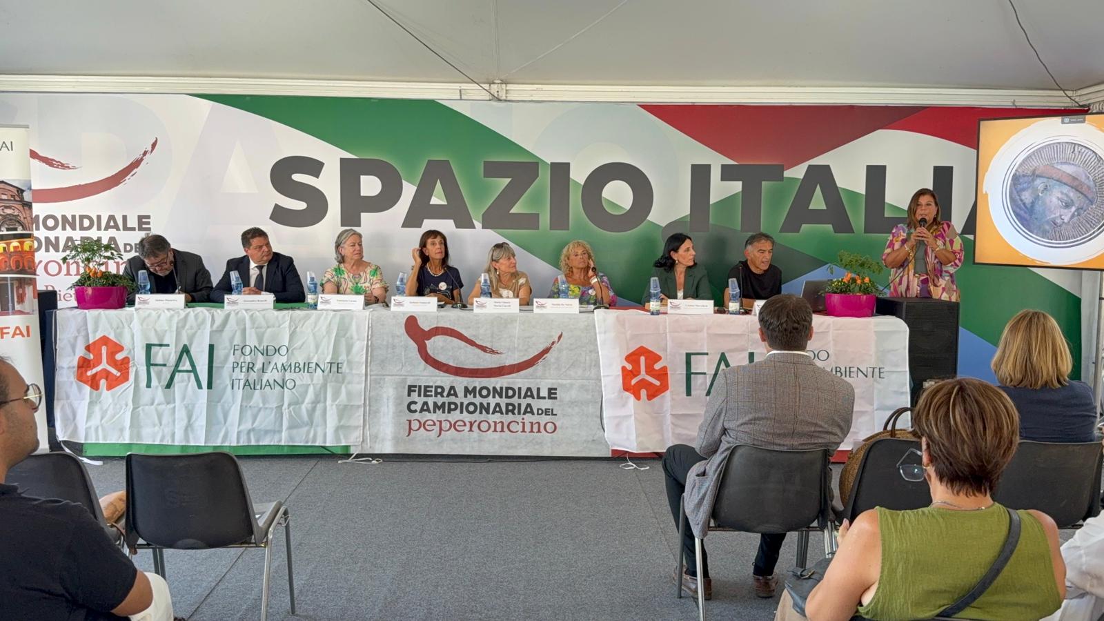 Fai Luoghi del Cuore Fiera Mondiale Peperoncino (19) Stefania Santarelli capo delegazione FAI