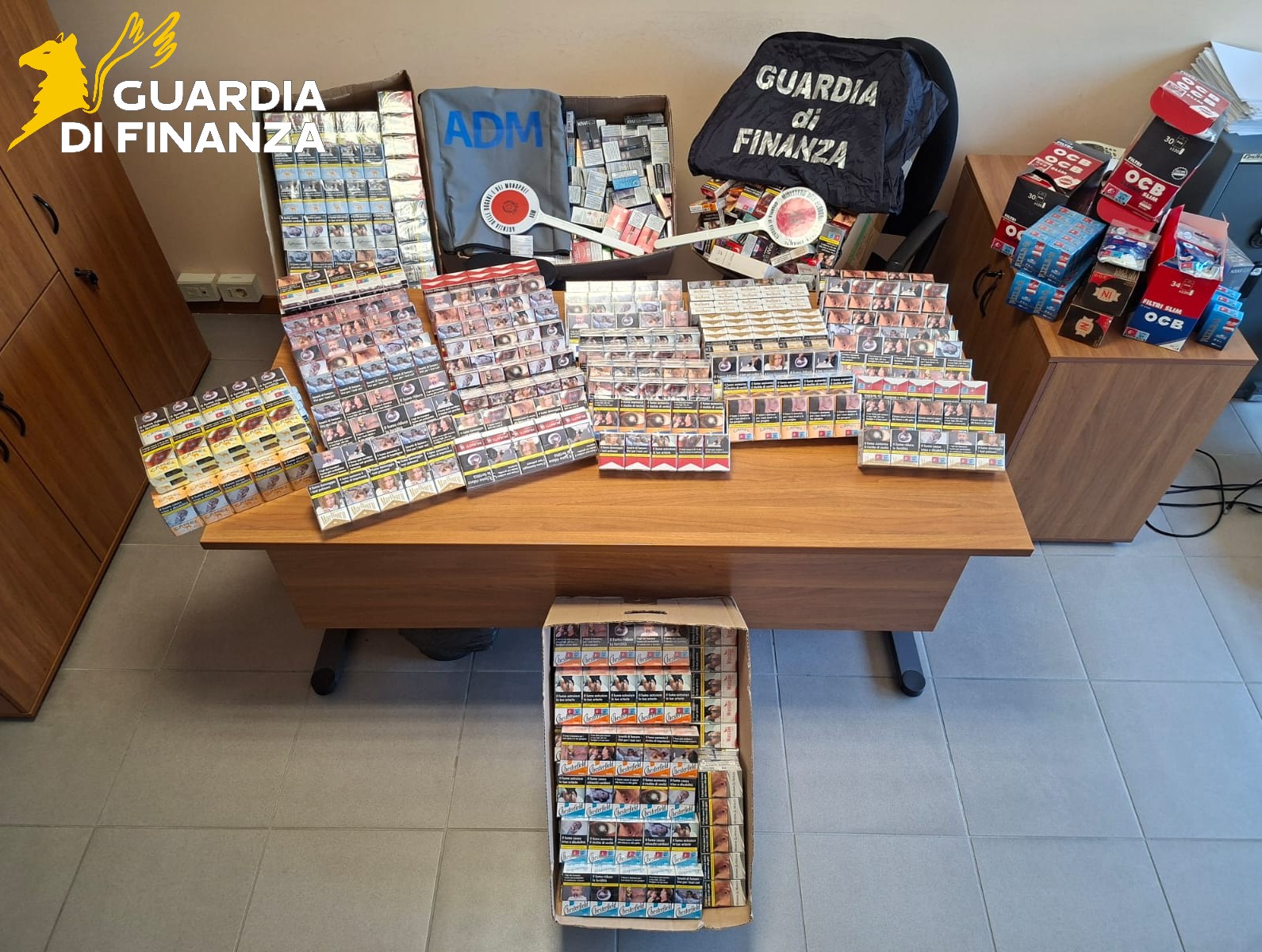 Rieti, maxisequestro di sigarette e accessori da fumo della GdF