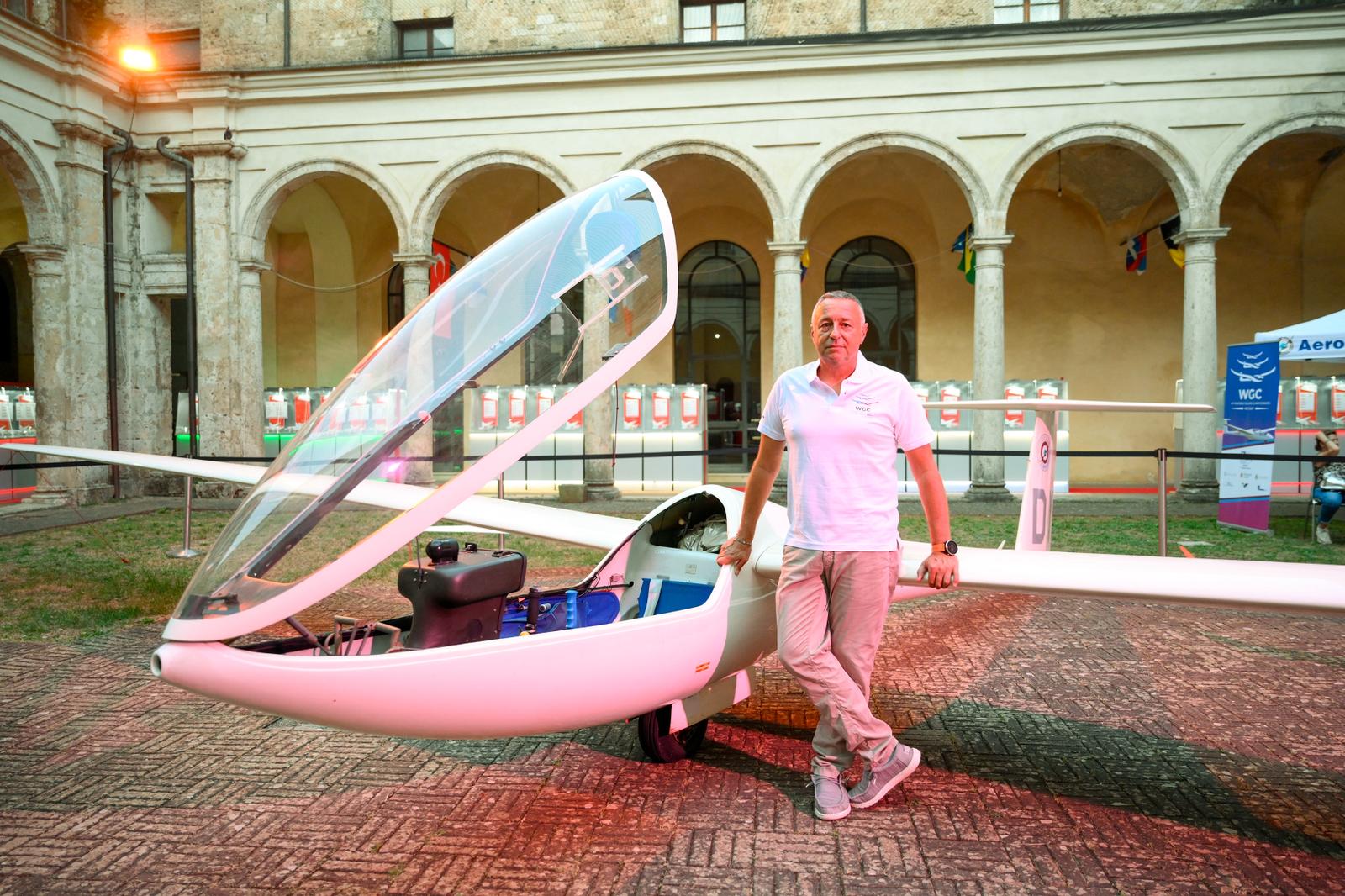 Stefano Bianchetti aliante in esposizione (2)