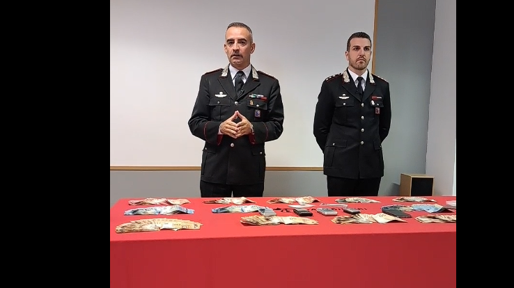 Casapenta, bivacco nei boschi trasformato in una piazza di spaccio: arrestato con cocaina e 12 mila euro