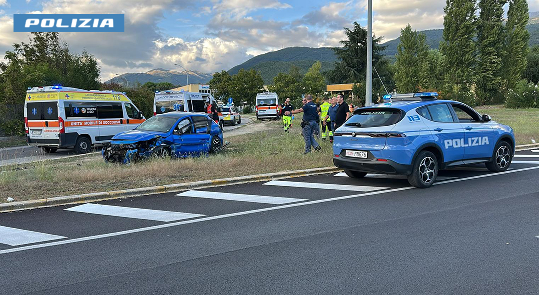 Alla vista della Volante fugge a 160 km/h e si schianta contro un muro: arrestato 40enne