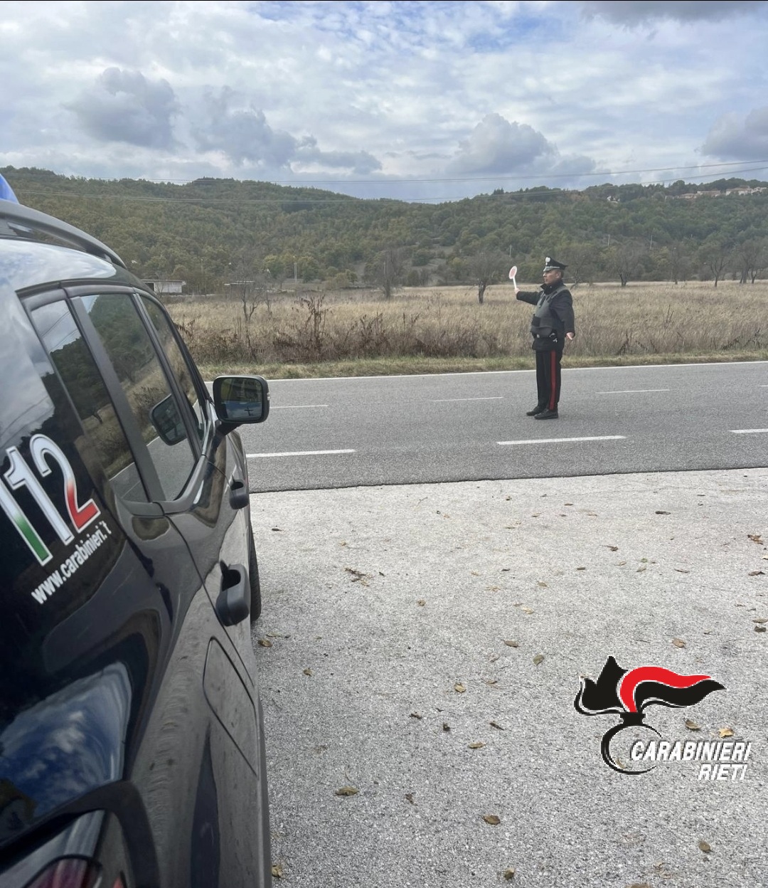 Estorsione ai danni dei genitori per comprare droga. Scatta il divieto di avvicinamento con braccialetto elettronico
