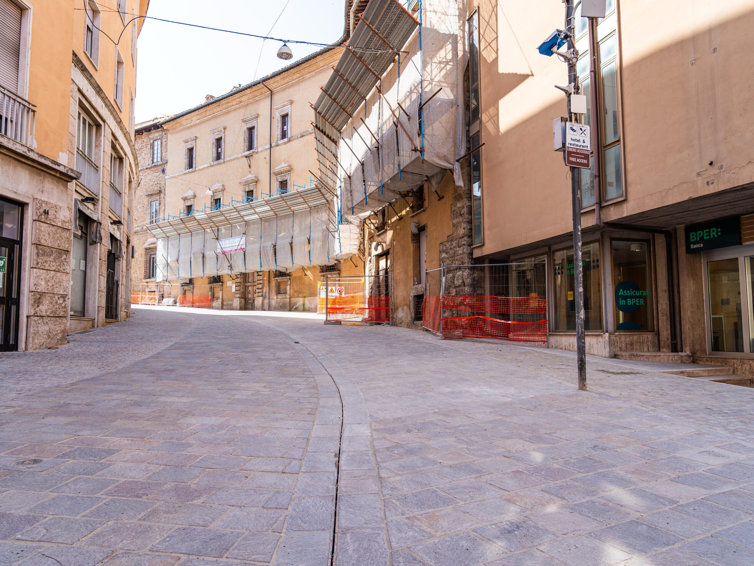 Nuovo stemma della Città su Via Cintia e lavori sui chiusini: modifiche alla viabilità