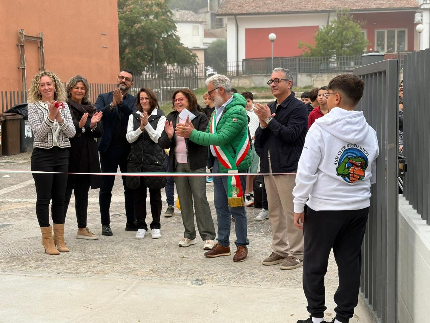 Contigliano, inaugurato il nuovo ingresso dell’Istituto Comprensivo Malfatti: nuovi interventi in programma