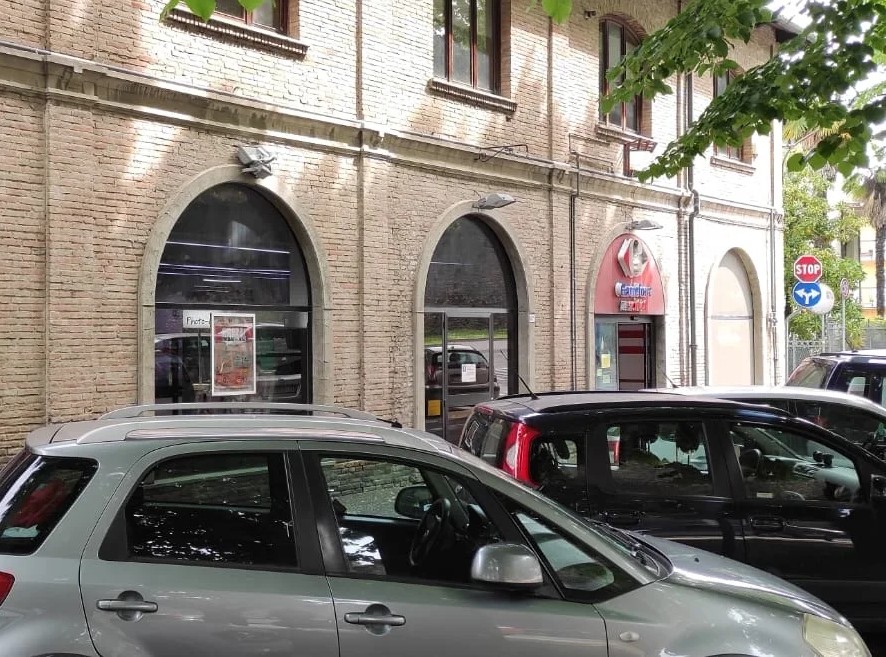 Stazione, rimane chiuso l’unico supermercato della zona: residenti in difficoltà